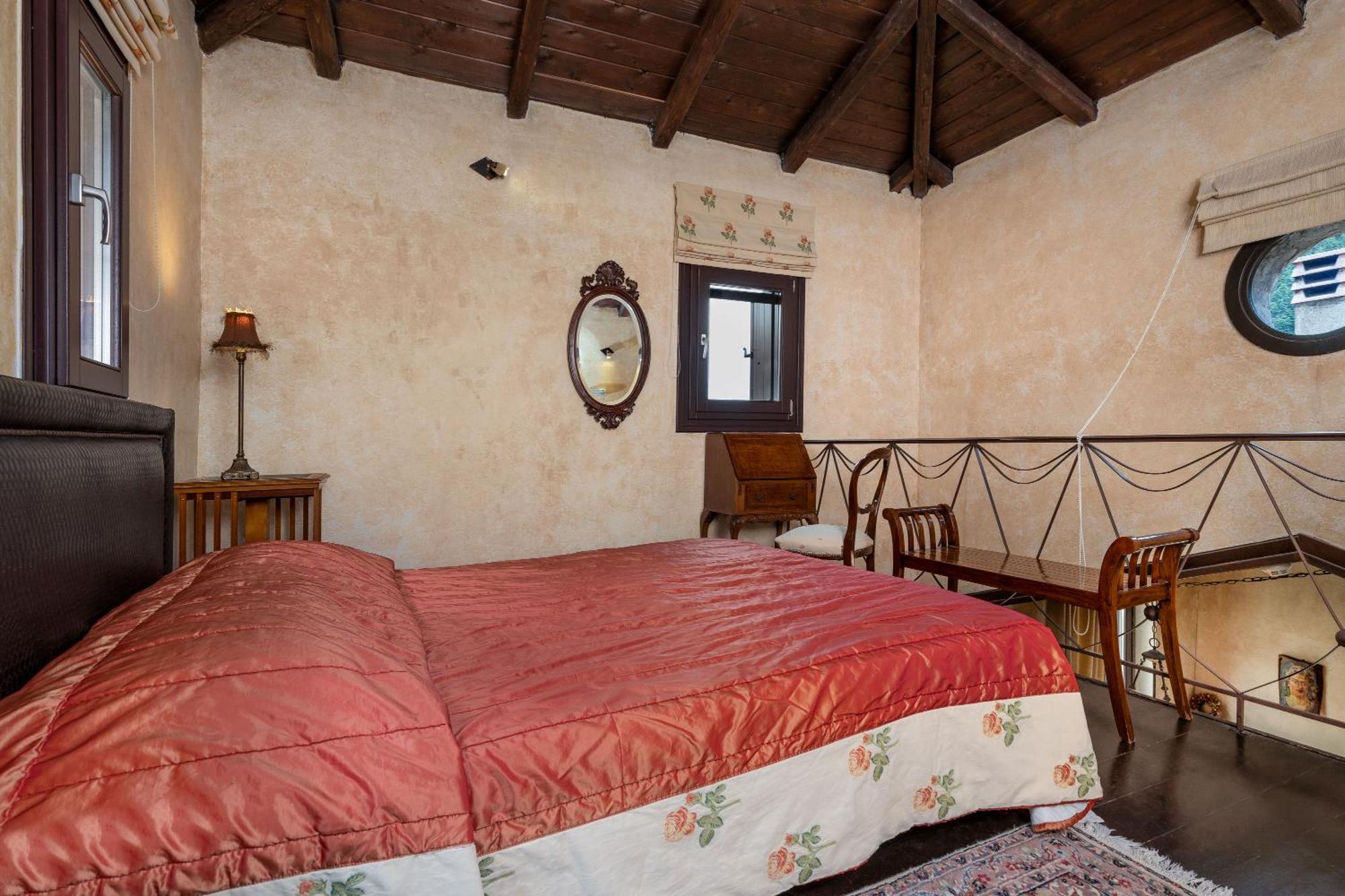 Ostra Menalon Luxury Suites Kardharás Habitación foto