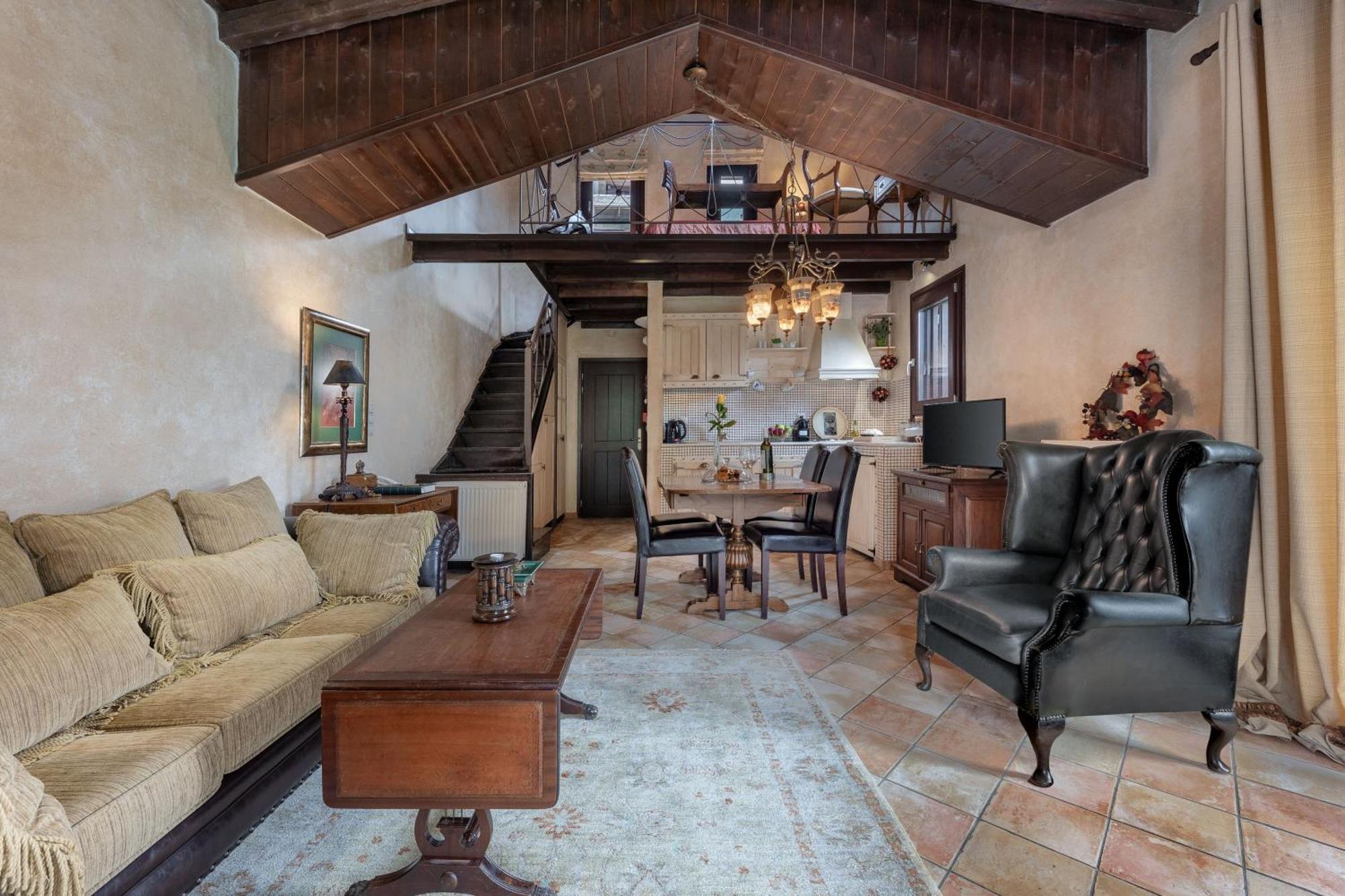 Ostra Menalon Luxury Suites Kardharás Habitación foto