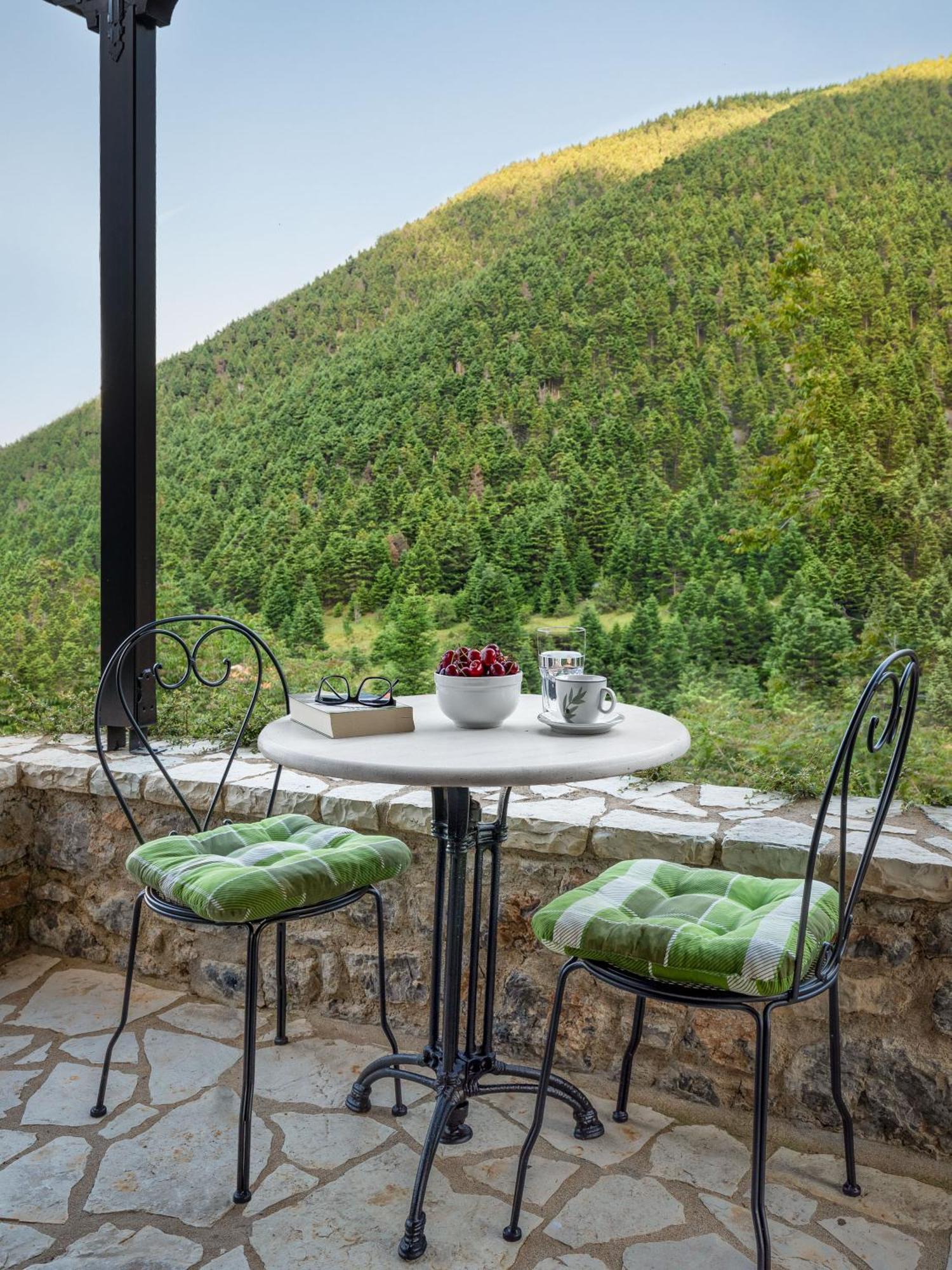 Ostra Menalon Luxury Suites Kardharás Habitación foto