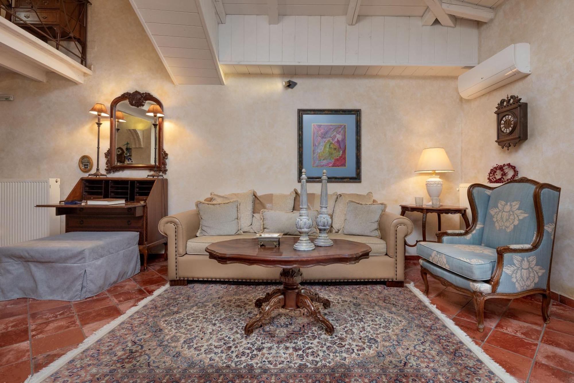 Ostra Menalon Luxury Suites Kardharás Habitación foto