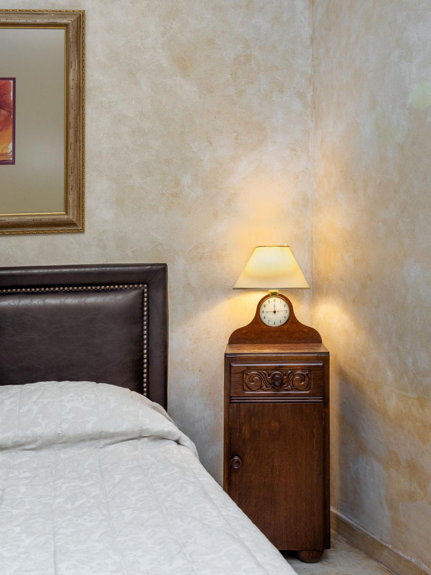 Ostra Menalon Luxury Suites Kardharás Habitación foto