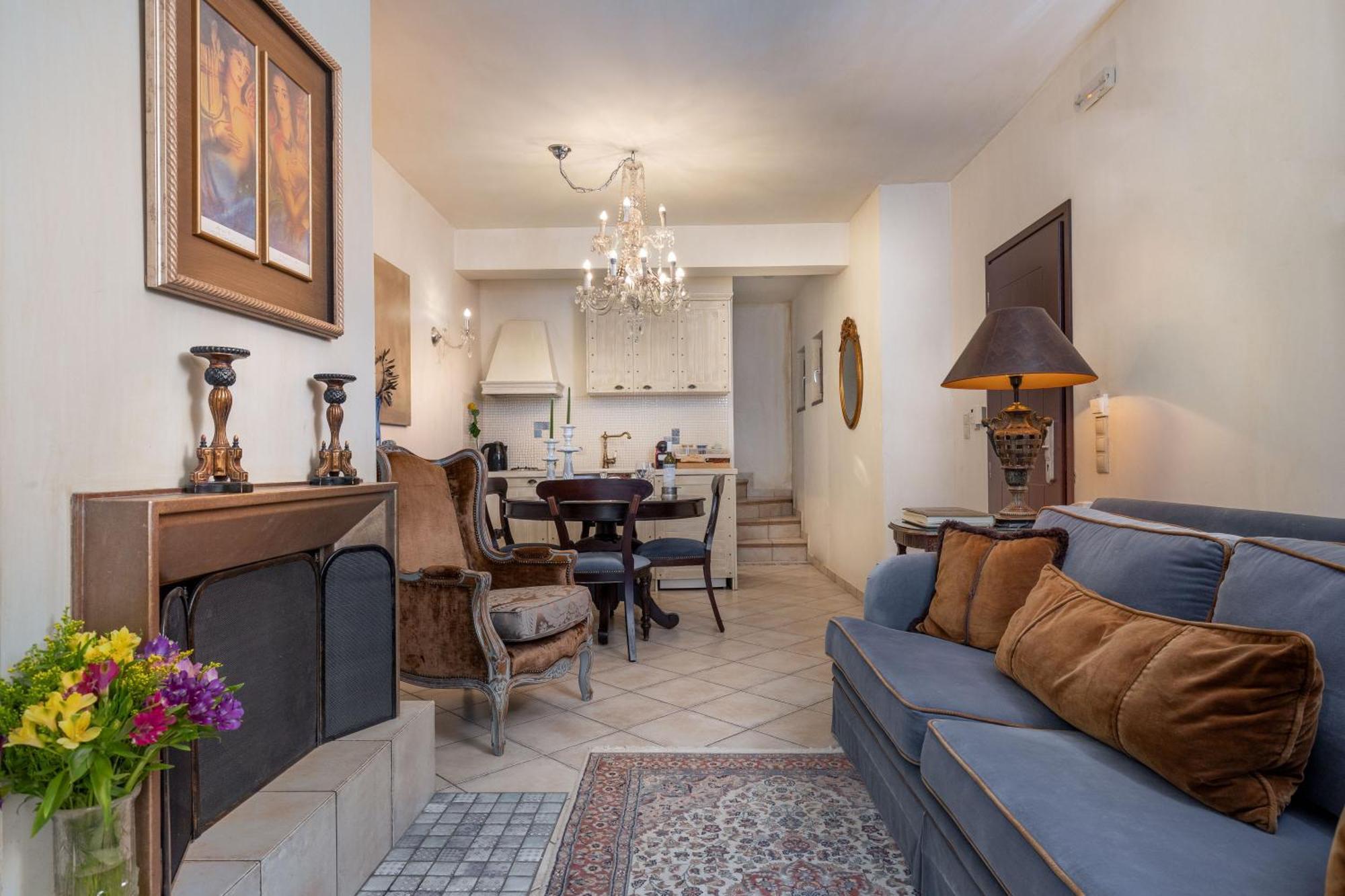 Ostra Menalon Luxury Suites Kardharás Habitación foto