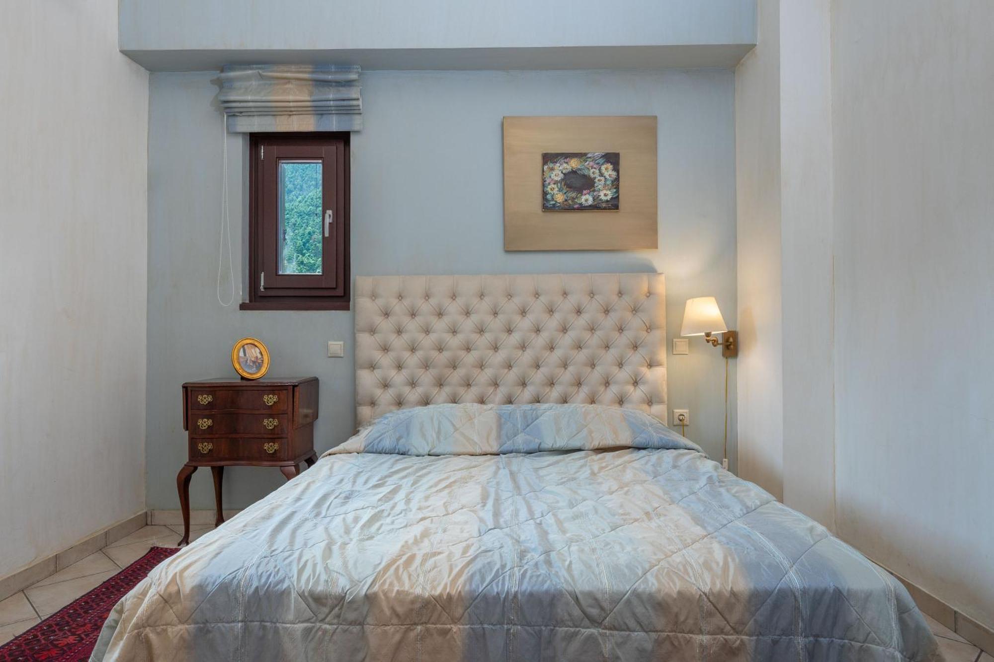 Ostra Menalon Luxury Suites Kardharás Habitación foto