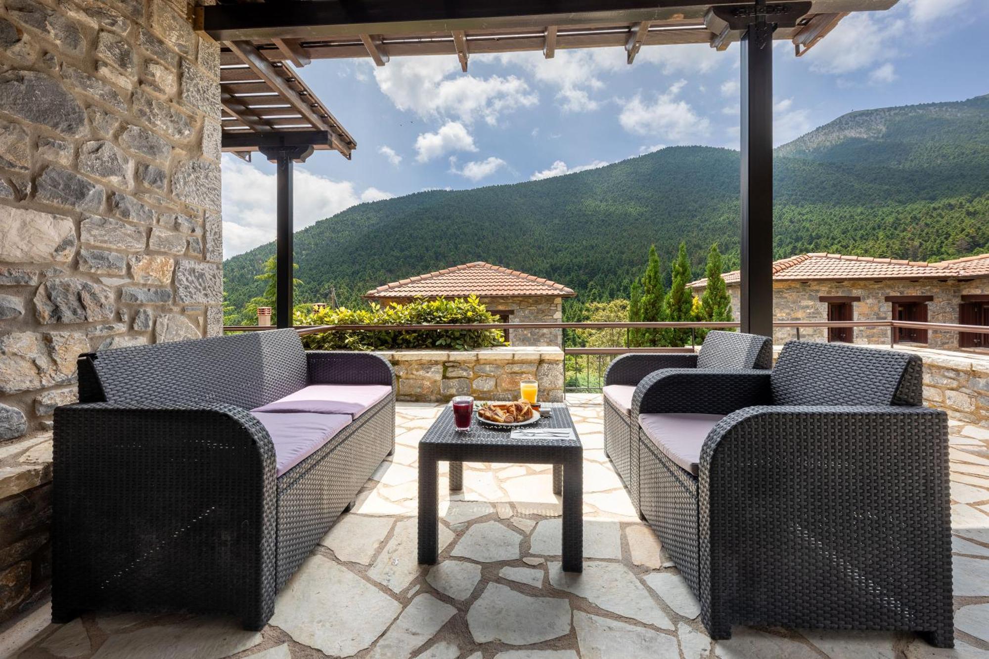 Ostra Menalon Luxury Suites Kardharás Habitación foto