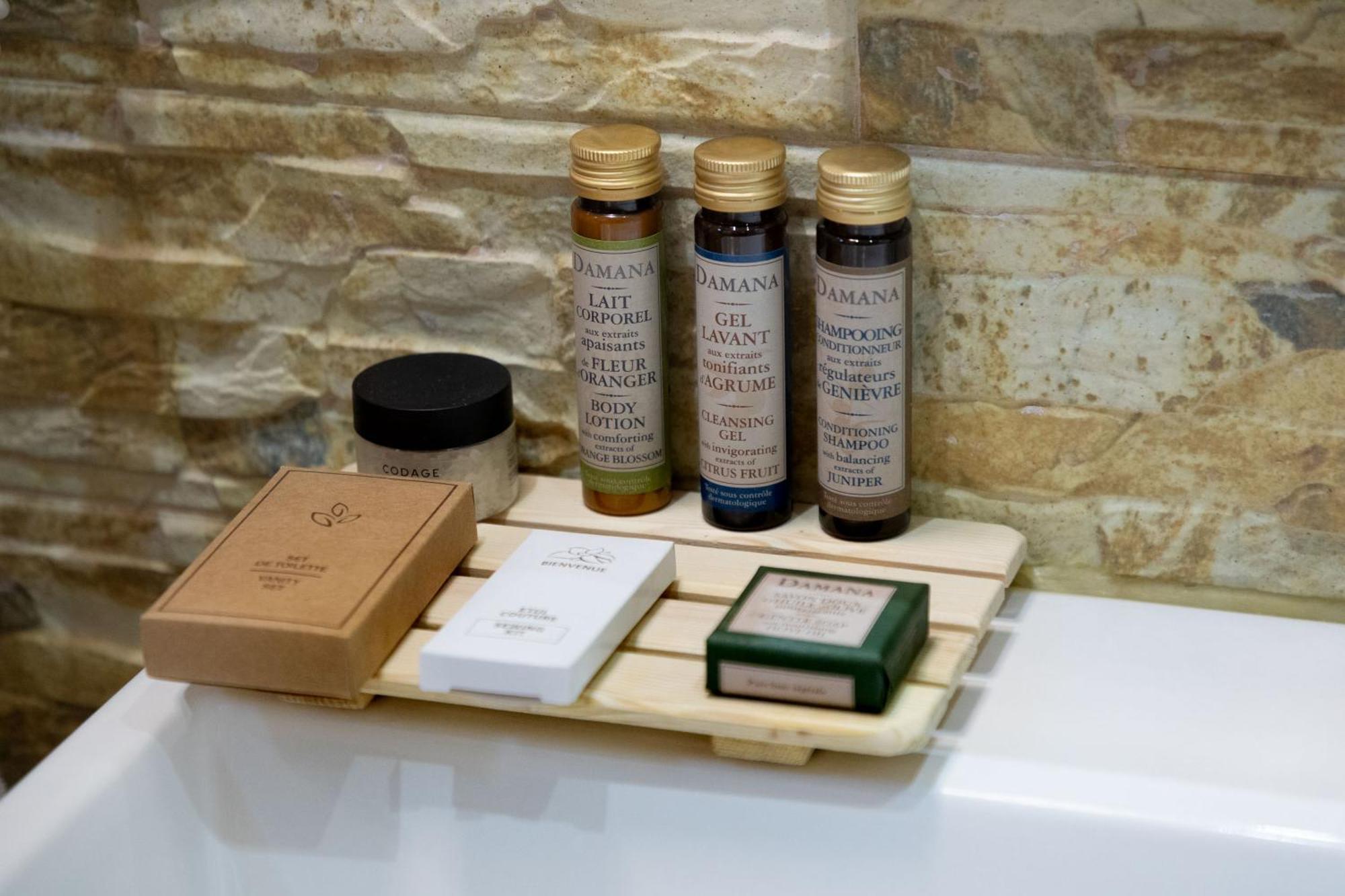 Ostra Menalon Luxury Suites Kardharás Habitación foto