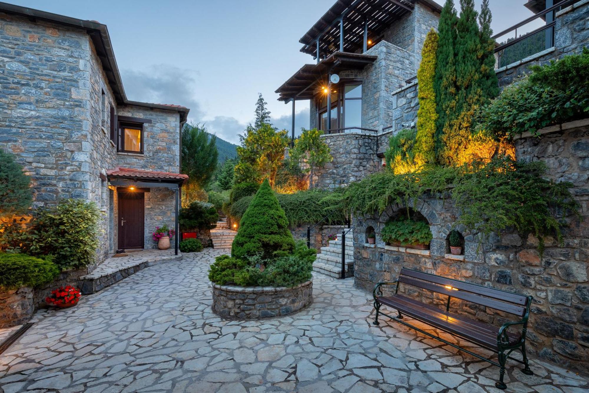Ostra Menalon Luxury Suites Kardharás Exterior foto